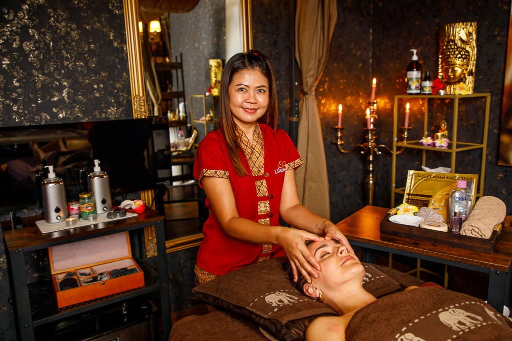 ganzkoerper_oel_aromamassage_kopf_ohren_und_gesichtsmassage_fussreflexzonenmassage_h2