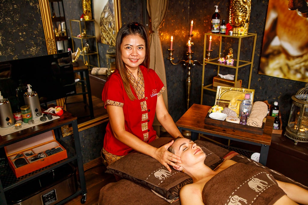 ganzkoerper_oel_aromamassage_kopf_ohren_und_gesichtsmassage_fussreflexzonenmassage_i1