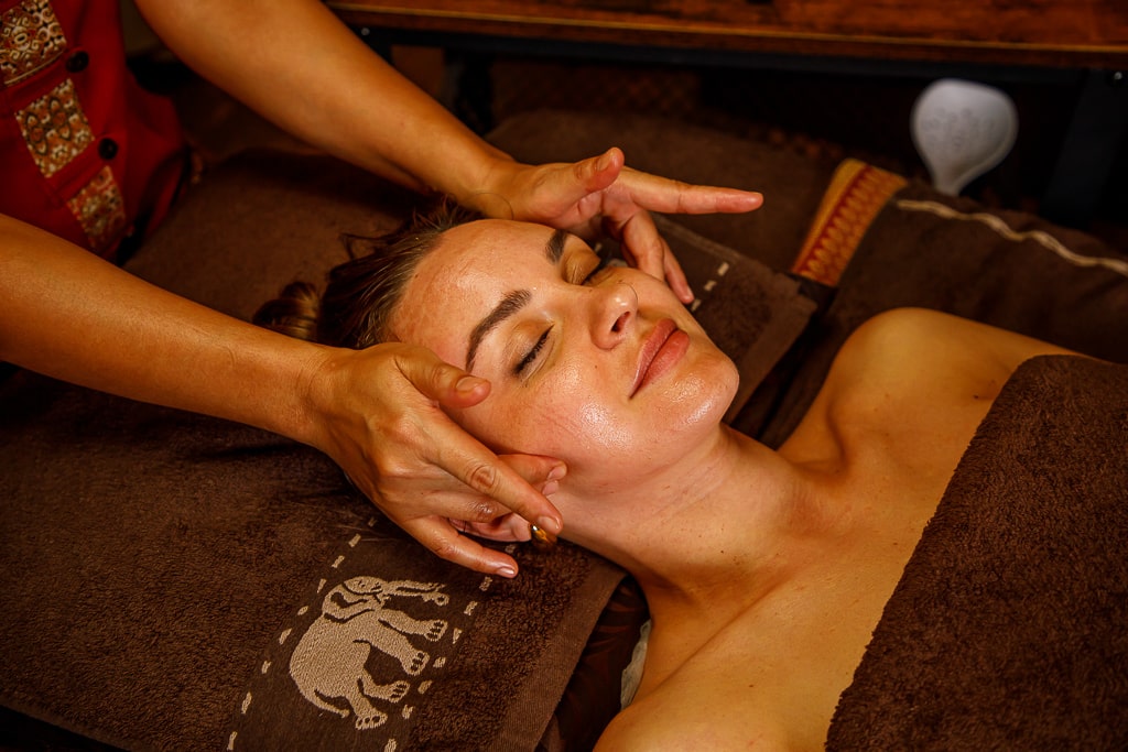 head_ear_and_face_massage_neck_and-neck_massage_i1